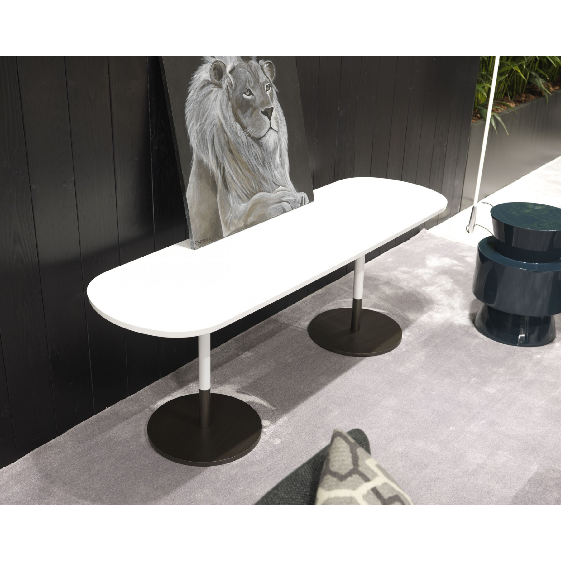Stiletto Console