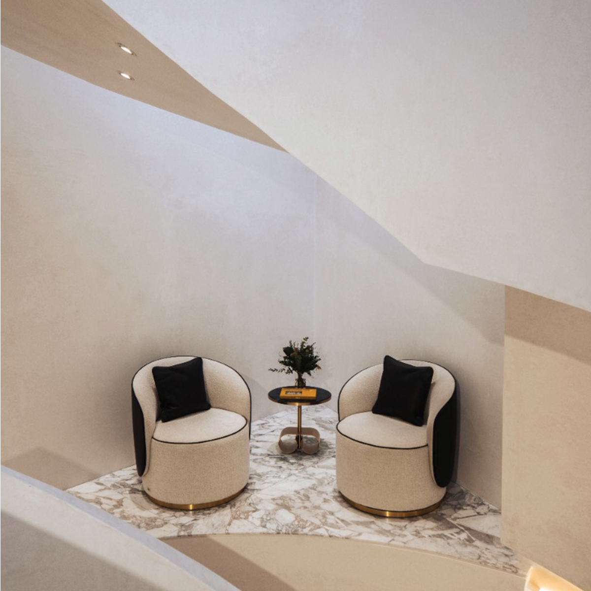 Earring Coffee & Side Table