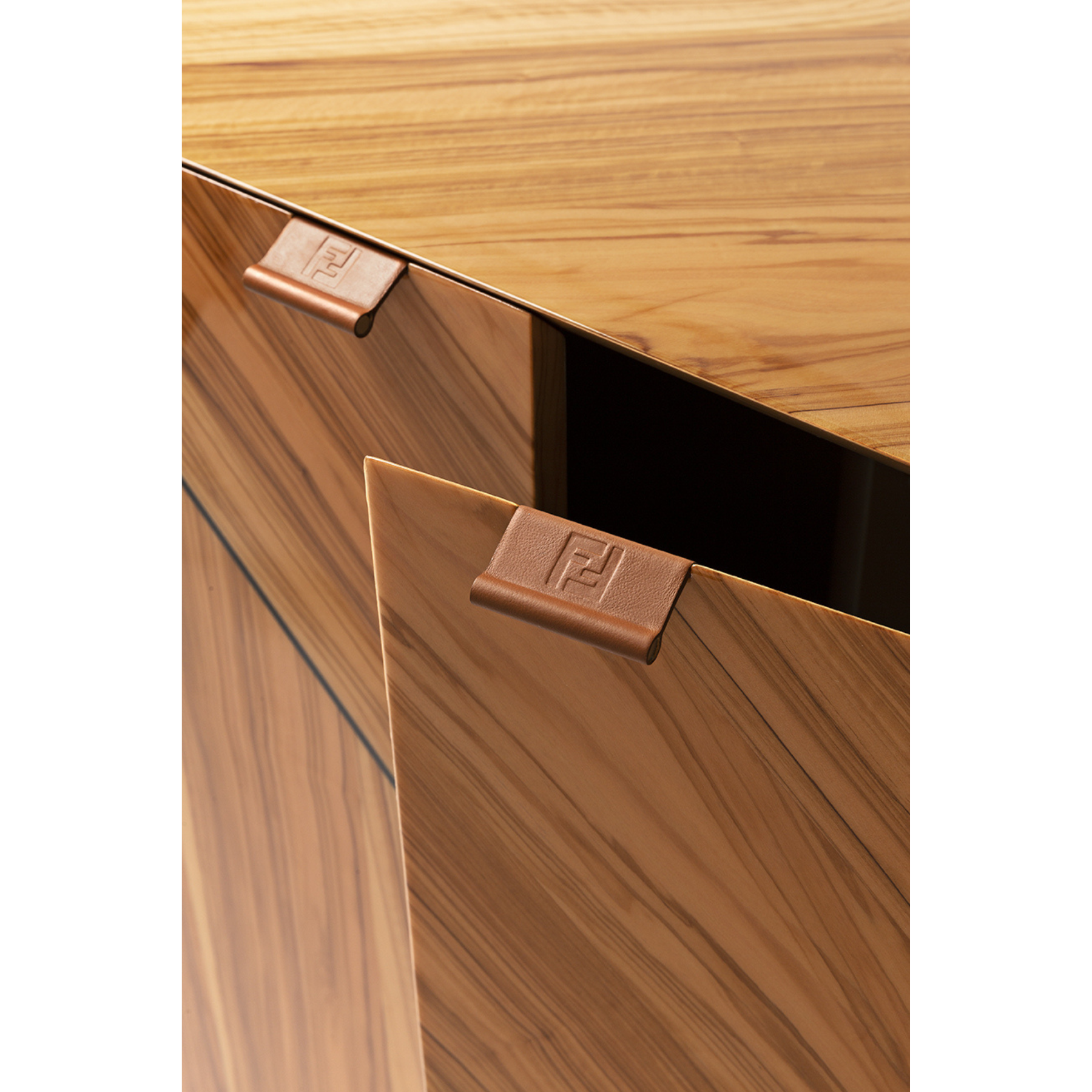 Selbit Chest of Drawers