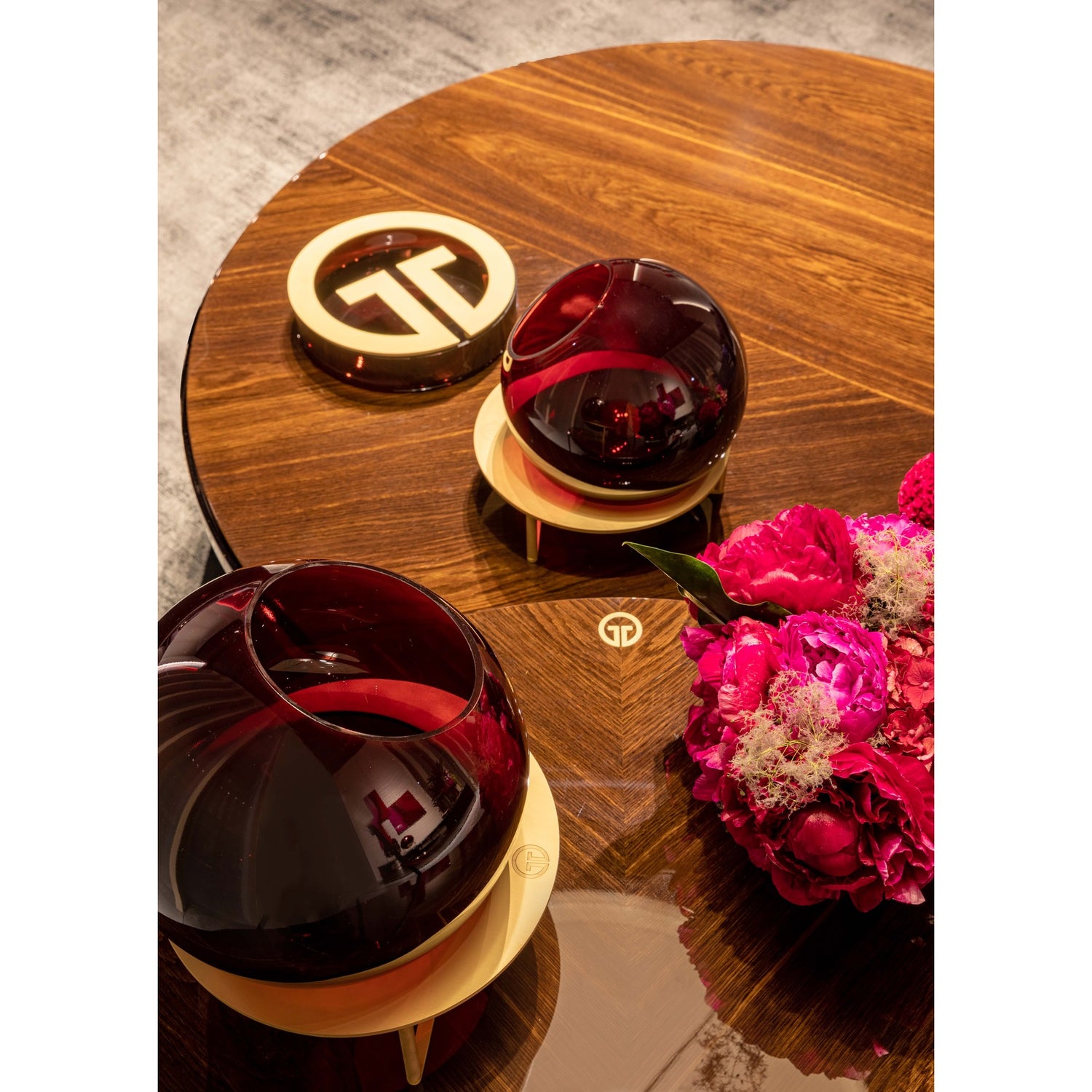 Gala Coffee & Side Table