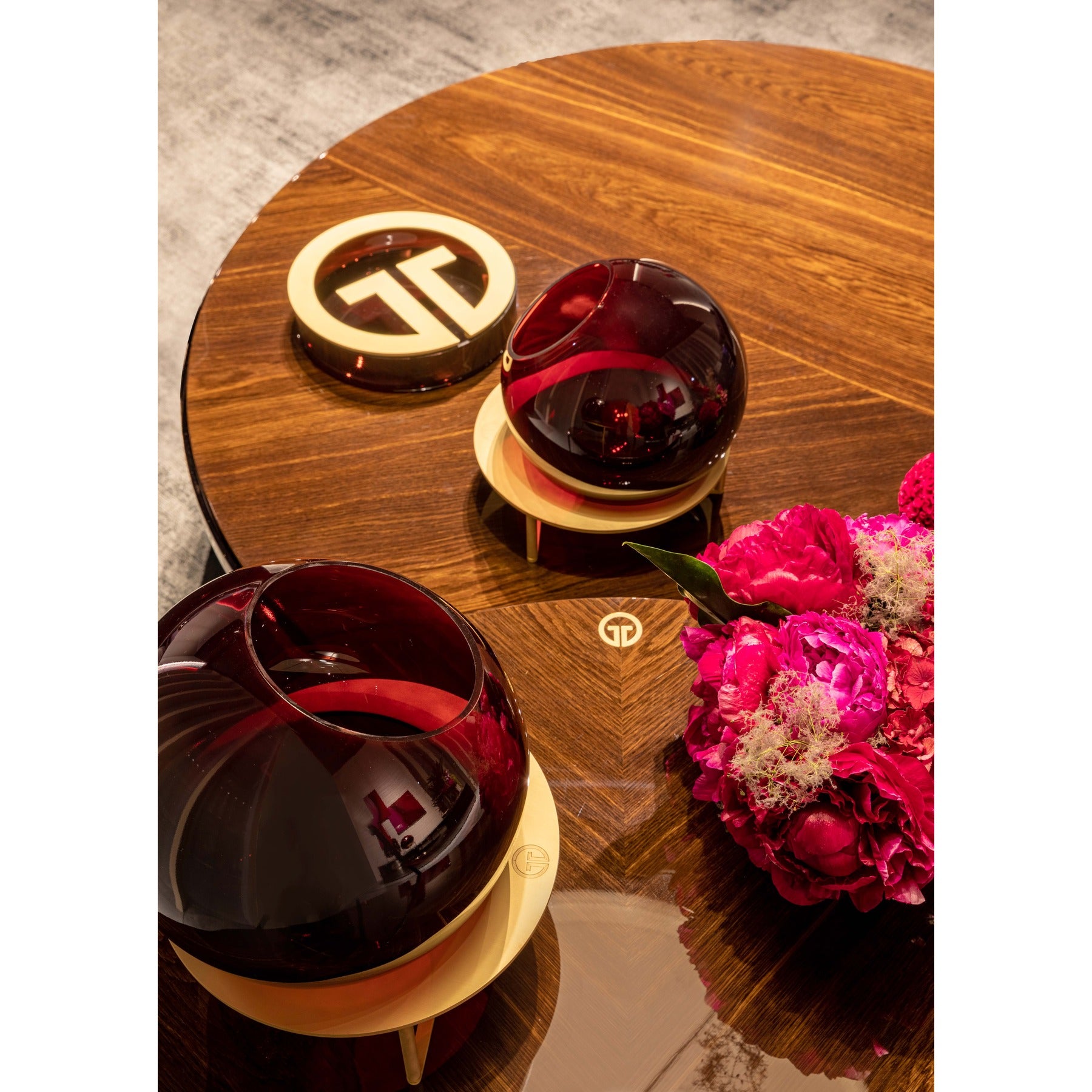 Gala Coffee & Side Table