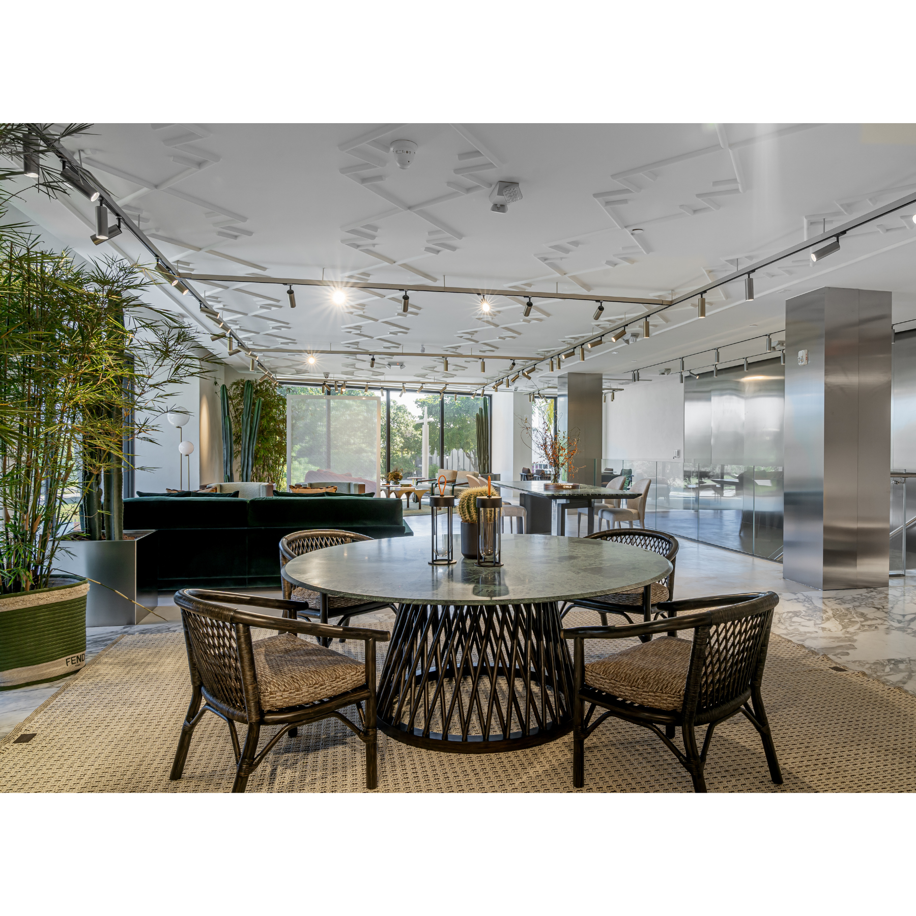 Ohe Outdoor Table