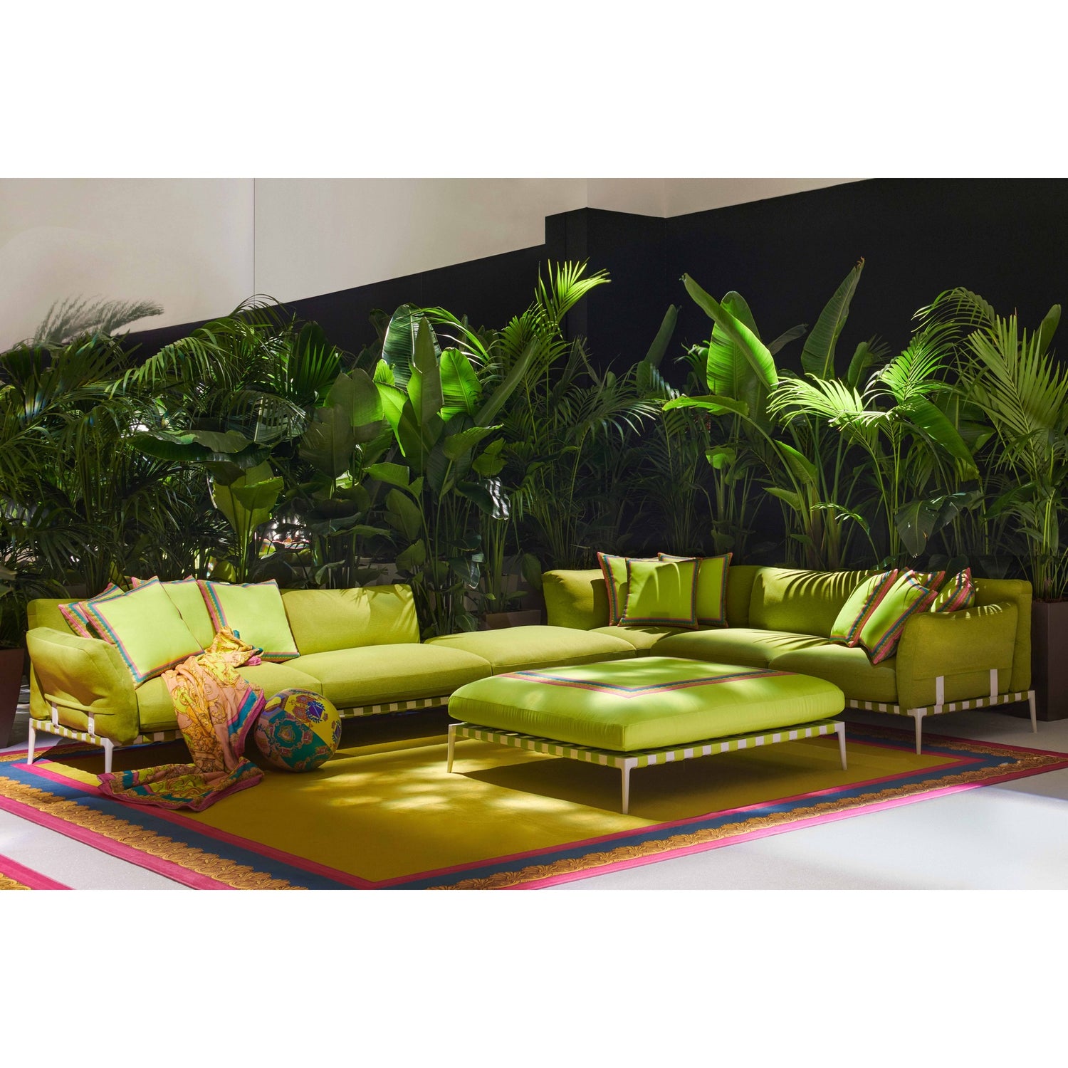 VE Stiletto Outdoor Sofa